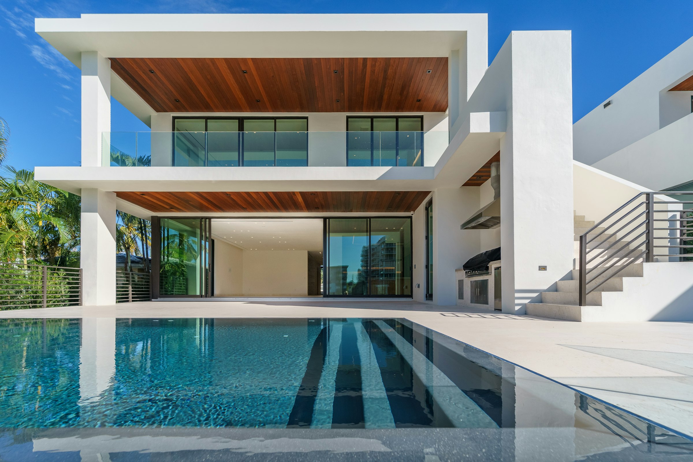 Modern Los Angeles luxury home with pool
